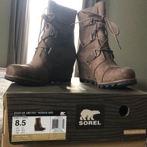 Sorel Joan of Arc wedge mid boot, sz 8.5